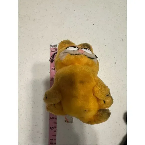 Vintage R. Dakin Yellow Garfield 1981 United Features Syndicate Plush Cat Toy 8" - Picture 7 of 7